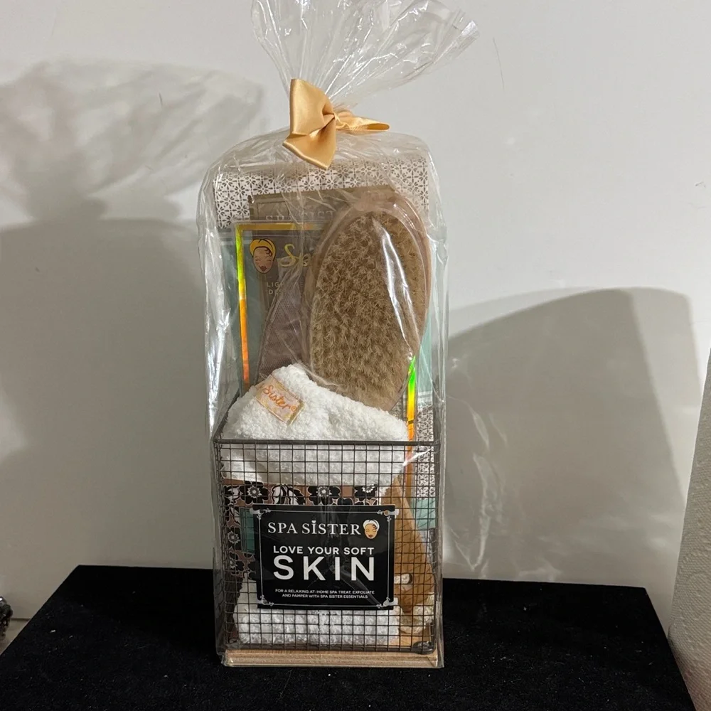 Bath Accessory Set - White and Brown